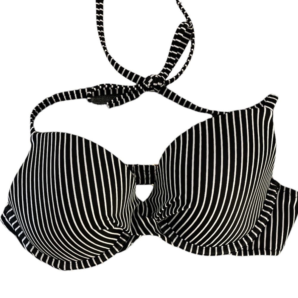 Shade & Shore black and white bathing suit top.  Size 34C.